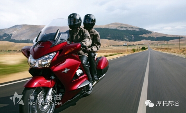 本田ST1300:?高度舒適旅行摩托車