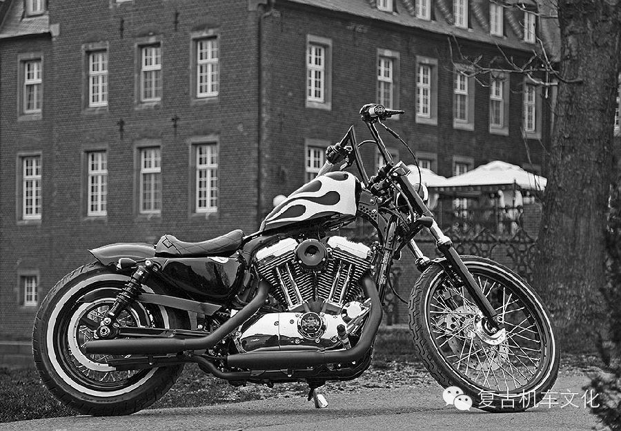 属于女车手的HarleyDavidson Sportster 72