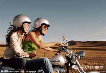 摩友心中的梦想是，骑着摩托载着美女去向远方