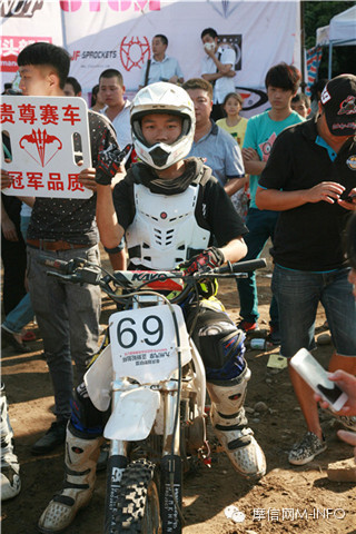  重庆越野摩托车联盟场地赛精彩不断