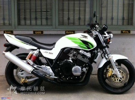 致敬经典：不死的本田摩托车VTEC1代CB400
