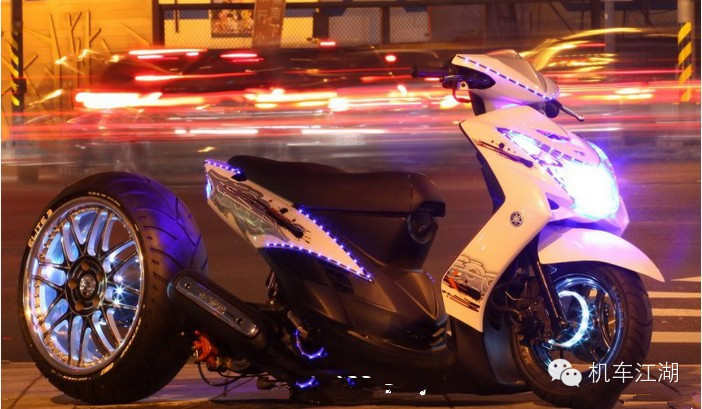  踏板摩托车灯光灯饰的改装！