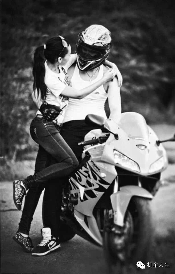美女们----爱上骑摩托车的男人吧