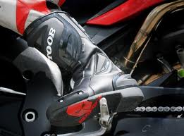 摩托车骑行装备的经验最终部分：战靴的选择