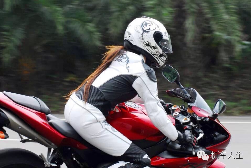 女骑士，看看这些骑摩托车的妞们
