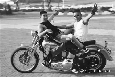 男子汉的生活不能没摩托车， 13岁拥有第一台机车