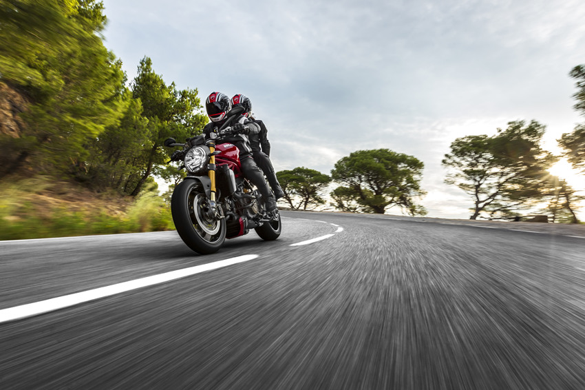 杜卡迪博洛尼亚工厂下线的第100万辆摩托车： Monster 1200 S