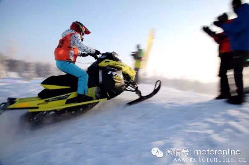 2014中国呼伦贝尔“皆佳杯”全国雪地摩托车越野挑战赛赛前放图
