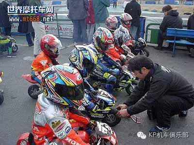日本幼儿组摩托车比赛。