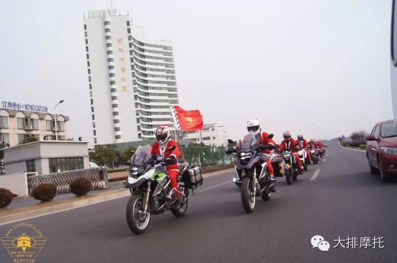 圣诞节快乐｜上海圣诞老人摩托车队献爱心