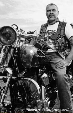 摩托车是“骑行是我之所爱。”——五十万英里骑士，赫伯特-达希尔瓦