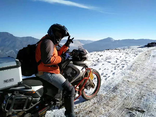 骑摩托车在“通天路”达瓦更扎——雪域云海中见证令人窒息的醉美风景(上)