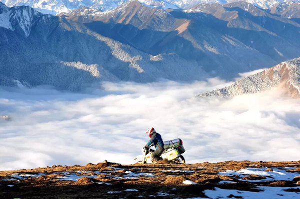 摩托车骑行在“通天路上”——雪域云海中见证令人窒息的醉美风景(下)