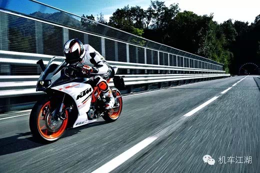 让你轻松爆表的KTM摩托车-RC390弯道新秀！