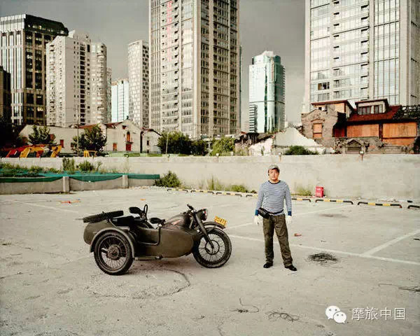 国外摄影师抓拍上海摩托骑士
