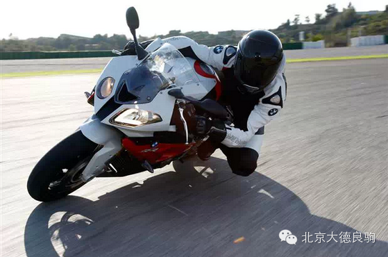 宝马摩托车的新派Beemer——翻开新的冒险之旅