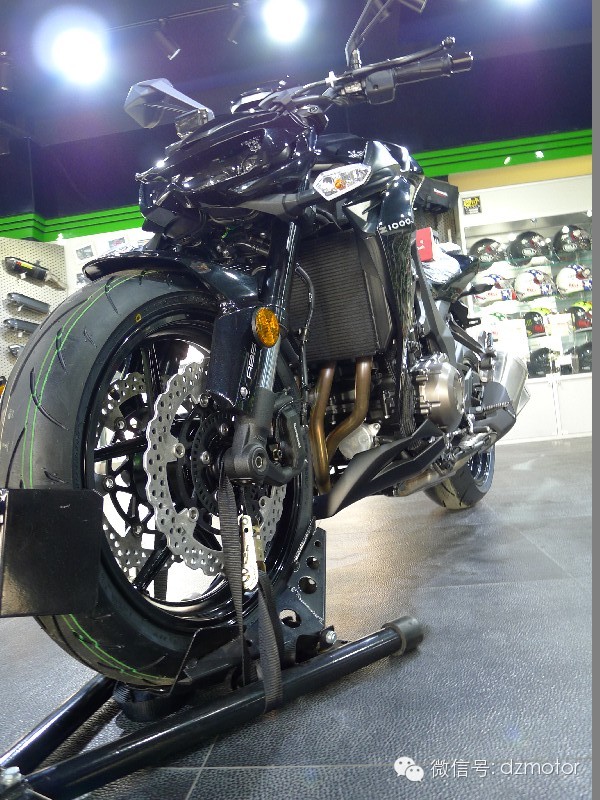 2015款 Z1000 abs  版 川崎4s店内实拍