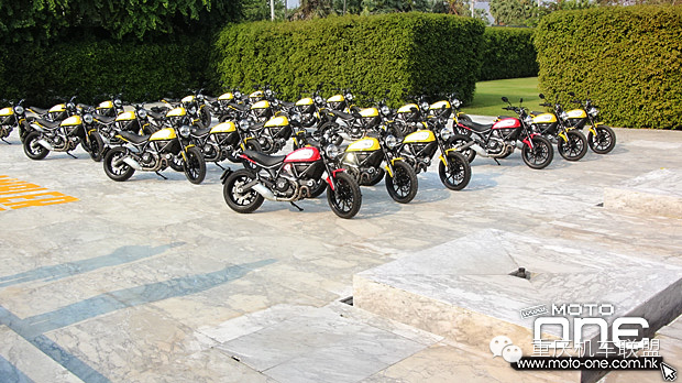 泰国试驾2015凯旋 DUCATI SCRAMBLER强劲低扭复古车