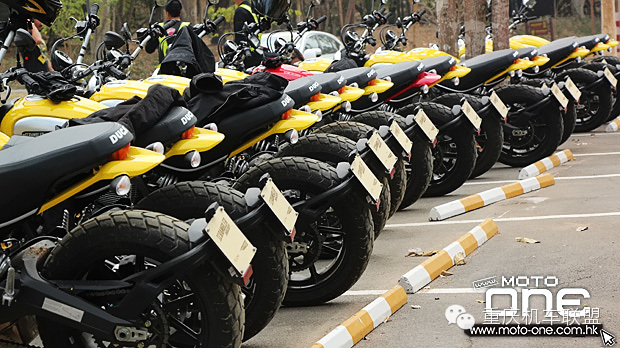 泰国试驾2015凯旋 DUCATI SCRAMBLER强劲低扭复古车