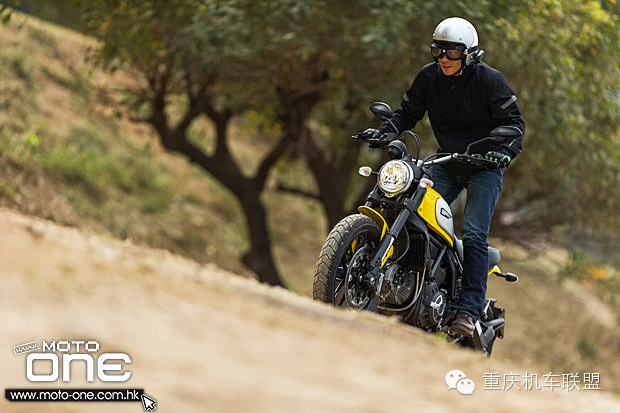 泰国试驾2015凯旋 DUCATI SCRAMBLER强劲低扭复古车