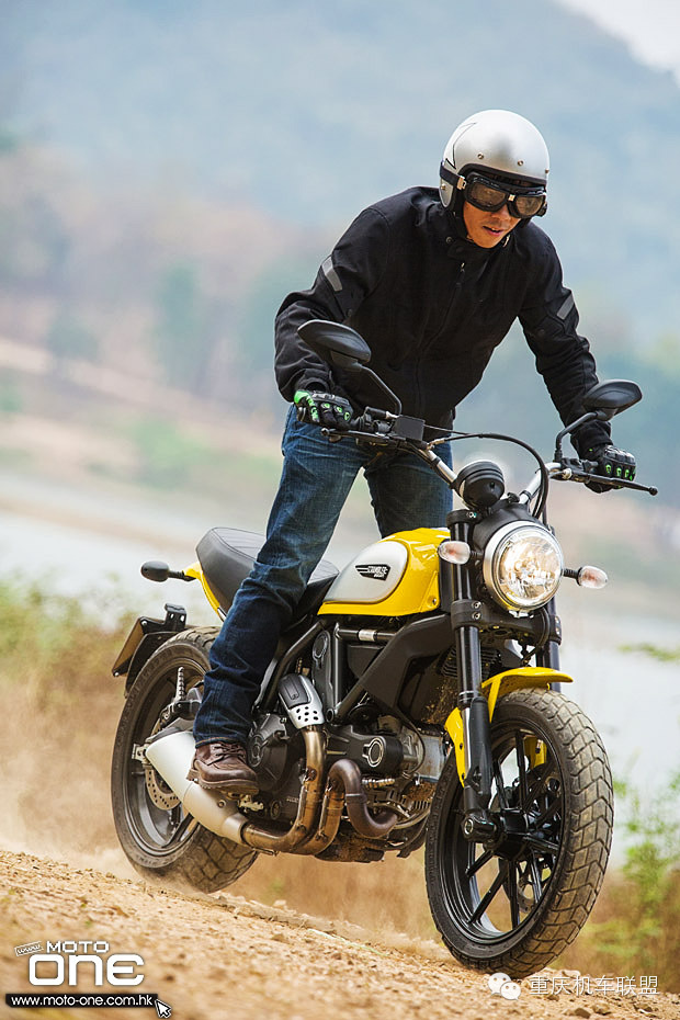 泰国试驾2015凯旋 DUCATI SCRAMBLER强劲低扭复古车