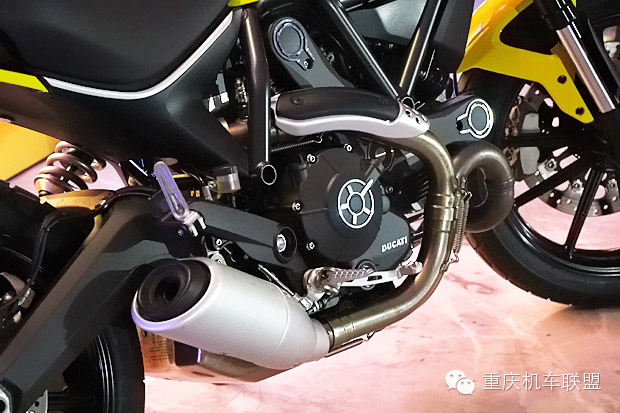 泰国试驾2015凯旋 DUCATI SCRAMBLER强劲低扭复古车