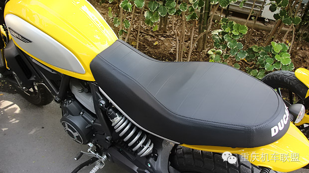 泰国试驾2015凯旋 DUCATI SCRAMBLER强劲低扭复古车