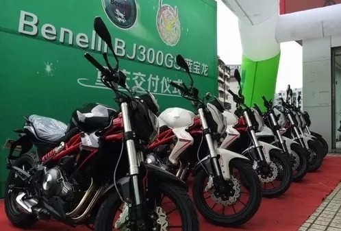 2014年度中国摩托车十大车型之力帆摩托车蓝宝龙300走出国门