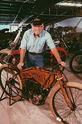 90岁老伯伯要卖收藏了几十年的极品摩托车，喜欢收藏不一定要有钱