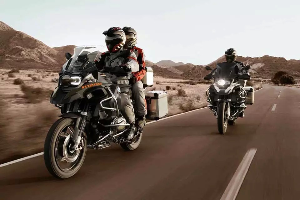 与宝马 Motorrad一起等花开，一起享受真正丰富多彩的骑行乐趣。