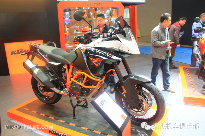 第十三届中国摩博会，KTM发布大家期待已久的摩托车RC390入门跑车