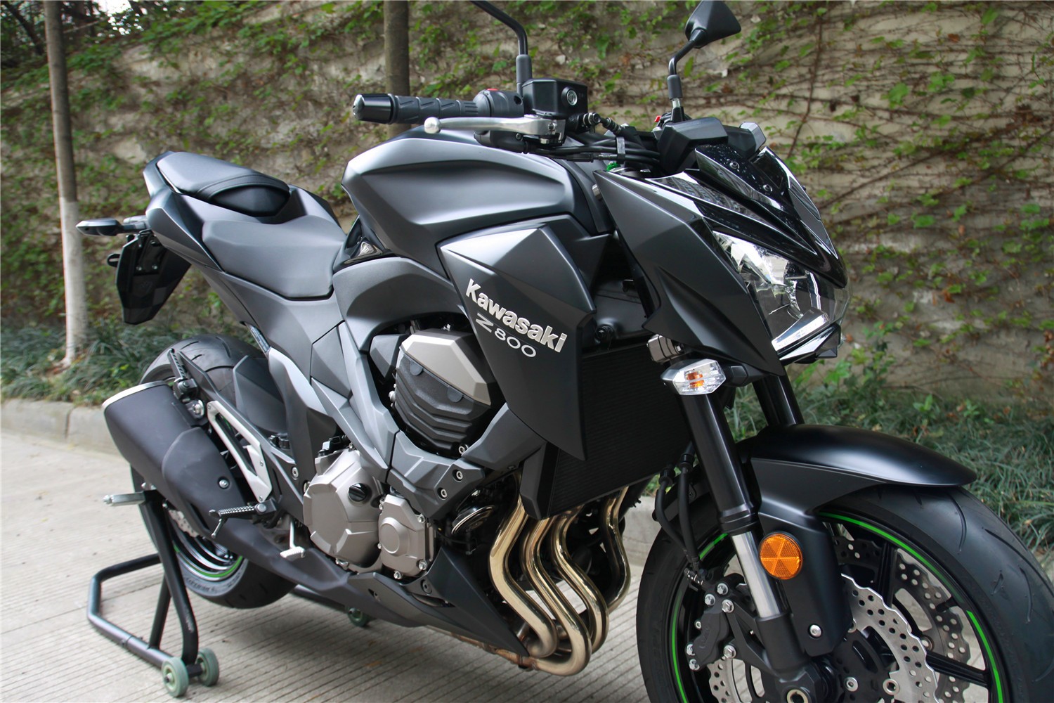 全新15款川崎Z800摩托车-孤傲无敌的短跑健将