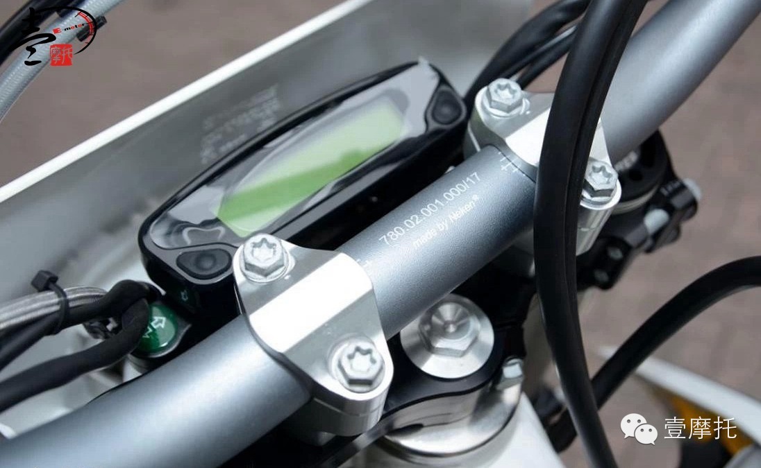 越野 | 2015 胡斯瓦纳 FE350摩托车，拥有高转爆放的发动机。