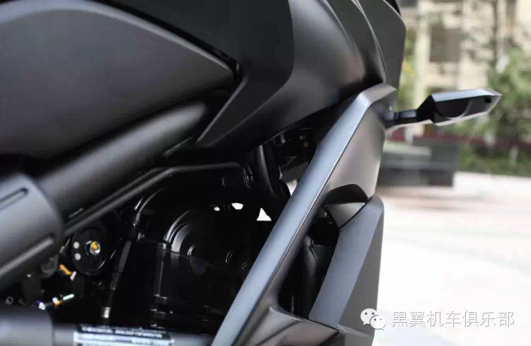 先睹为快--- 2015 川崎Versys650摩托车静态作业