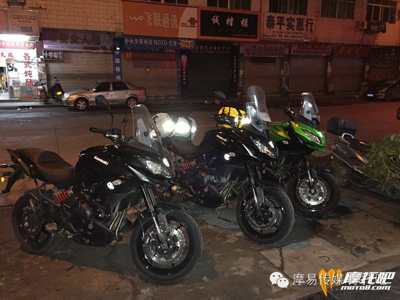 广东MZ骑士联盟车队集体换大贸2015 川崎Versys 650摩托车