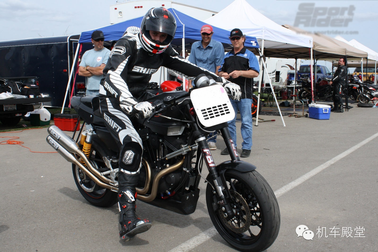 哈雷 XR1200摩托车在急速弯道的操控是最强的