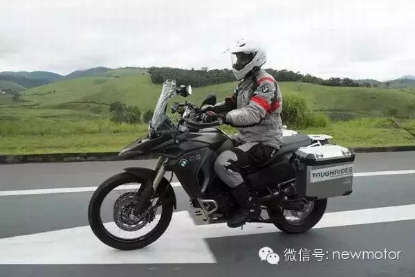 用宝马摩托车骑行丈量中国的巴西的车手：Ryan Pyle