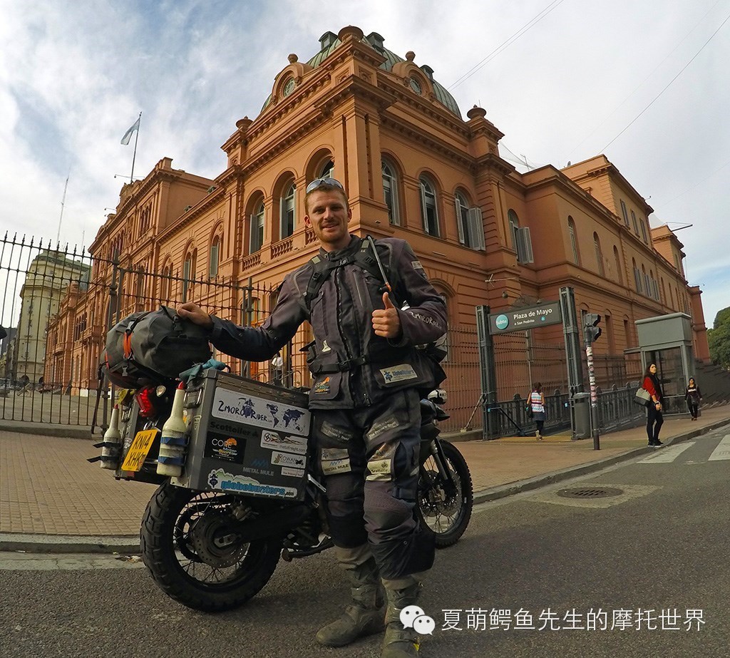  23岁骑士驾凯旋摩托车打破穿越最多首都记录