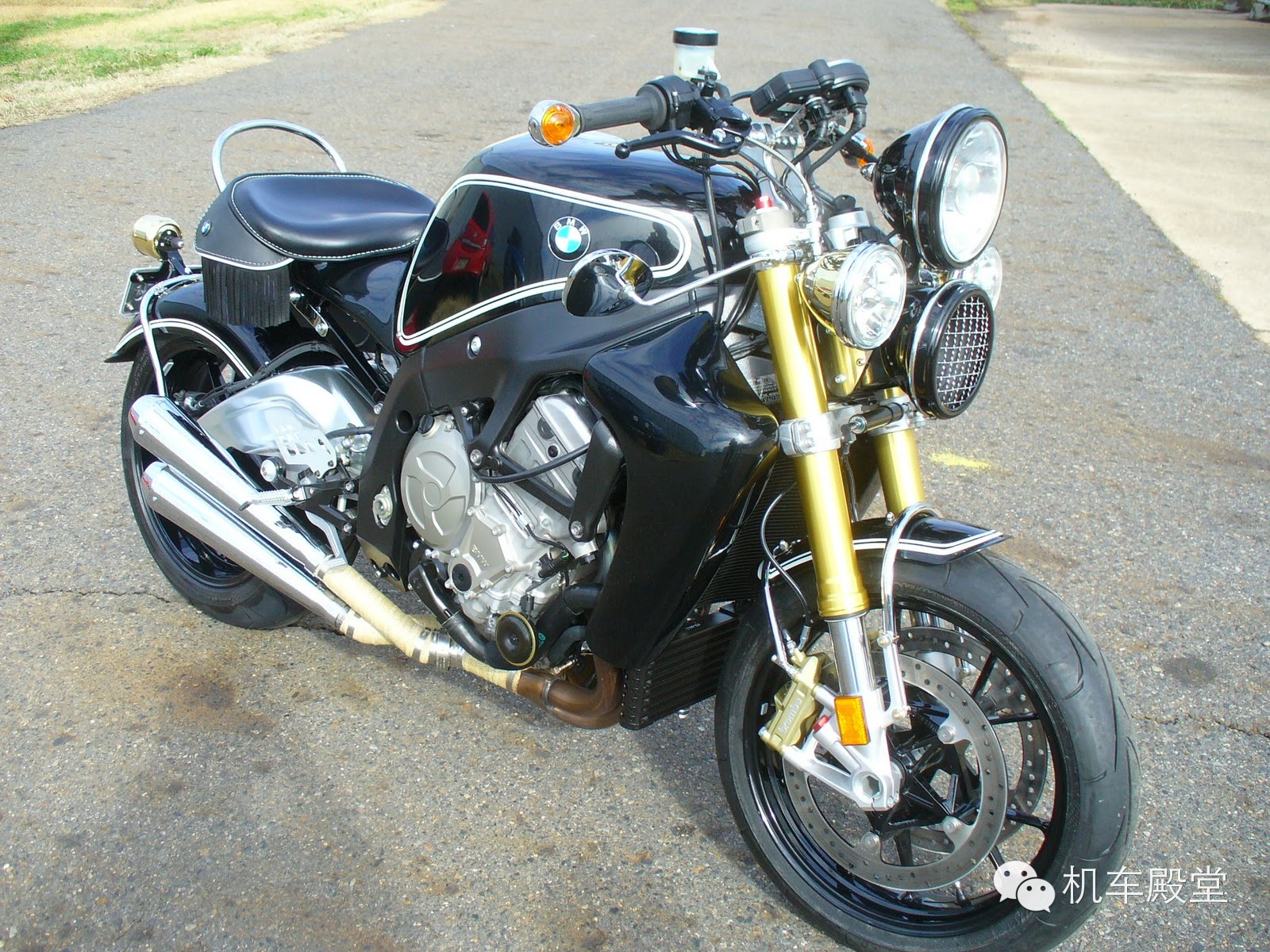宝马S1000RR摩托车 古典与现代完美结合