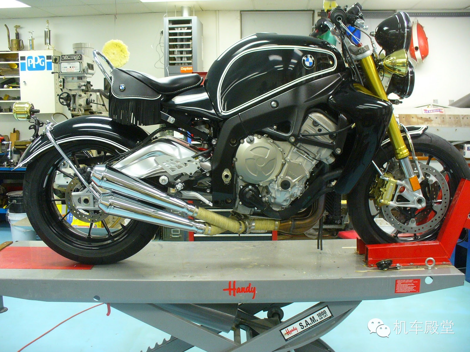 宝马S1000RR摩托车 古典与现代完美结合