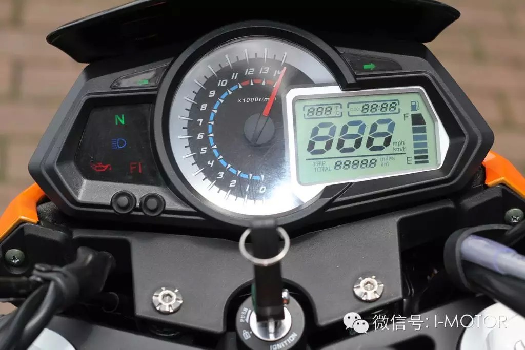 【多图】Benelli 小黄龙250！蓝宝龙300同门师弟 对比测评