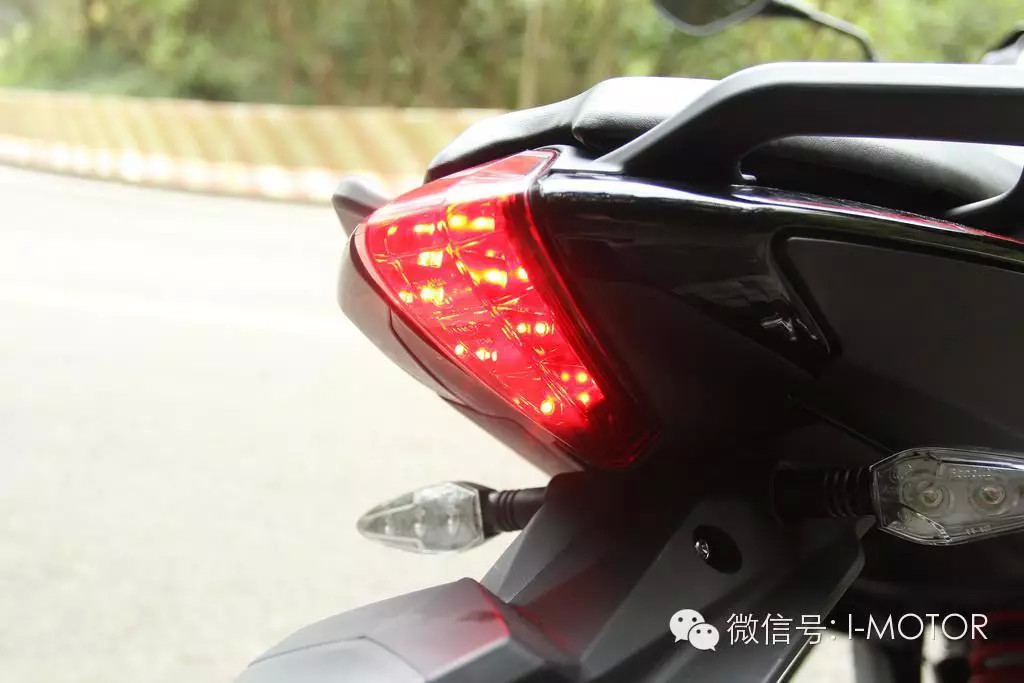 【多图】Benelli 小黄龙250！蓝宝龙300同门师弟 对比测评