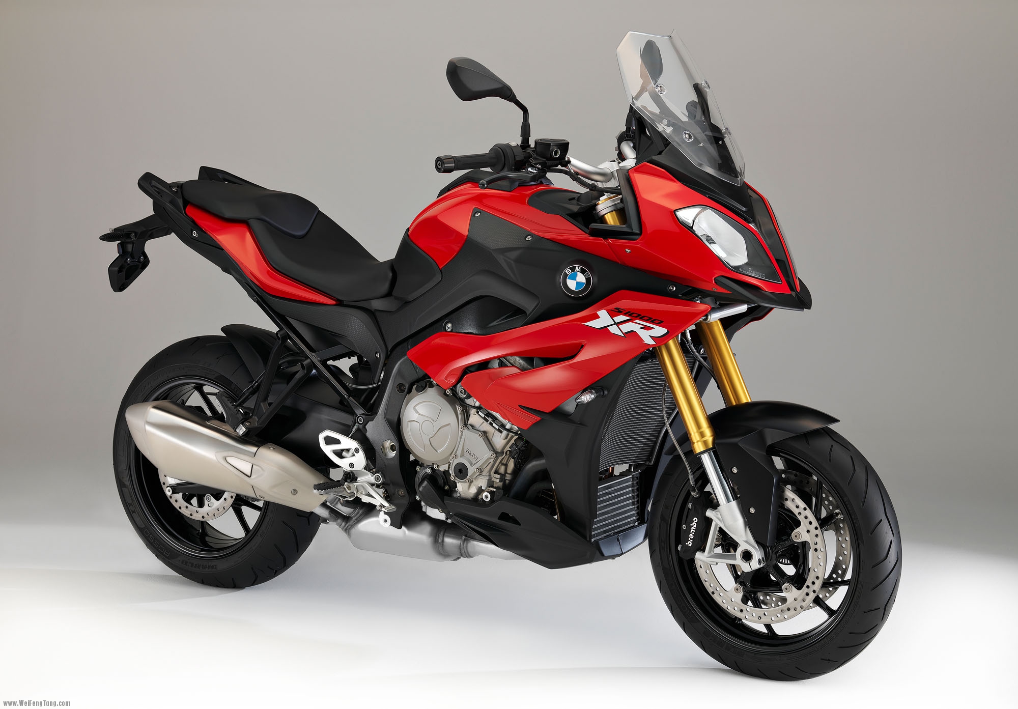 宝马 2015款S1000XR 摩托车量产版本开始扑向市场