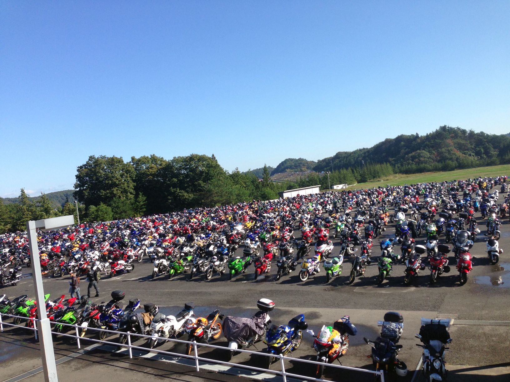 在日本浓厚的摩托车文化中玩车是怎样一种体验？