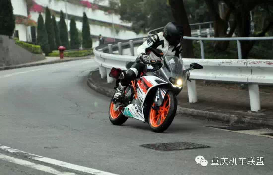 香港媒体对KTM RC390 ABS的试驾体验