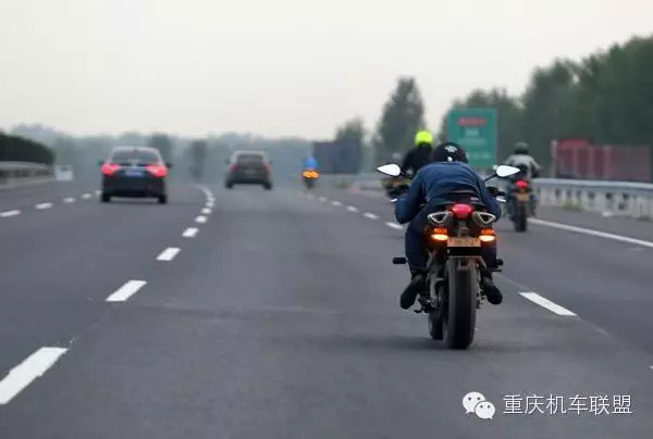骑摩托不戴头盔怎么罚？摩托车可以上高速吗？