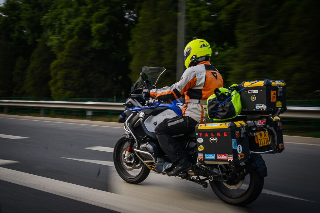 “善之行 爱传递”  宝马摩托车车主欧亚慈善之旅启程北京