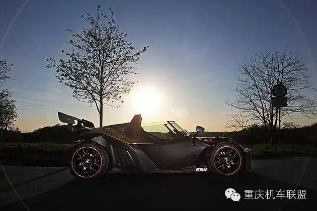 赛道野兽 KTM X-BOW GT迪拜金特别版