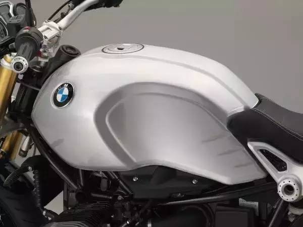 2016款 BMW摩托车型 颜色配置焕新