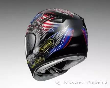 摩托车头盔要经常保养，这样骑车时更安全，更卫生。那摩托车头盔如何保养呢